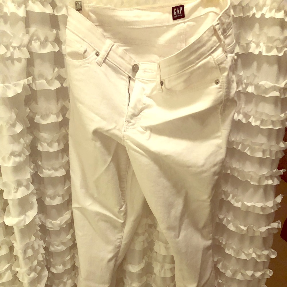 Never worn Gap white skinny pants